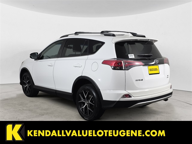 2016 Toyota RAV4 SE photo 2