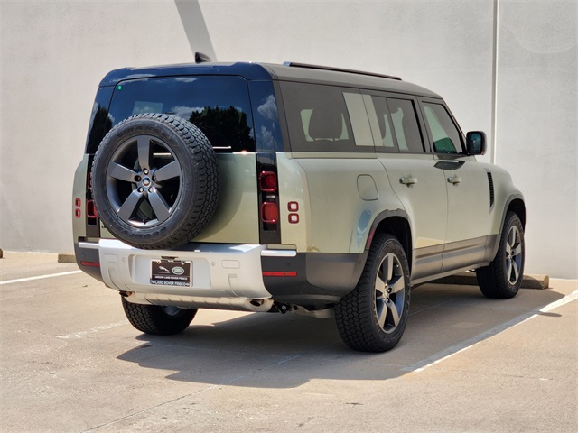 2025 Land Rover Defender 130 S photo 4