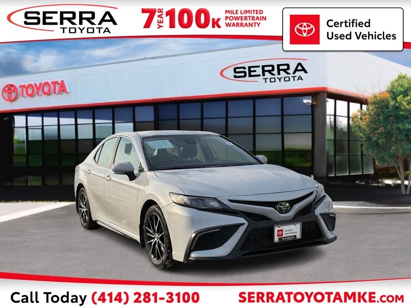2022 Toyota Camry SE's photo