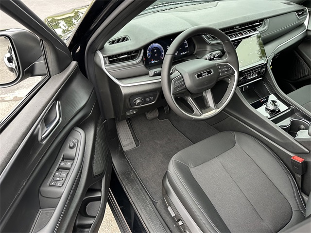 2025 Jeep Grand Cherokee Laredo photo 28