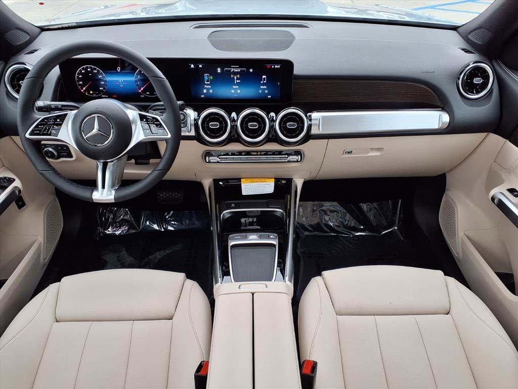 2026 Mercedes Benz GLB 250 4MATIC photo 4