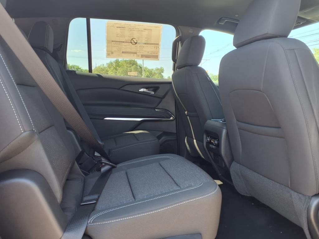 2025 Chevrolet Traverse photo 7