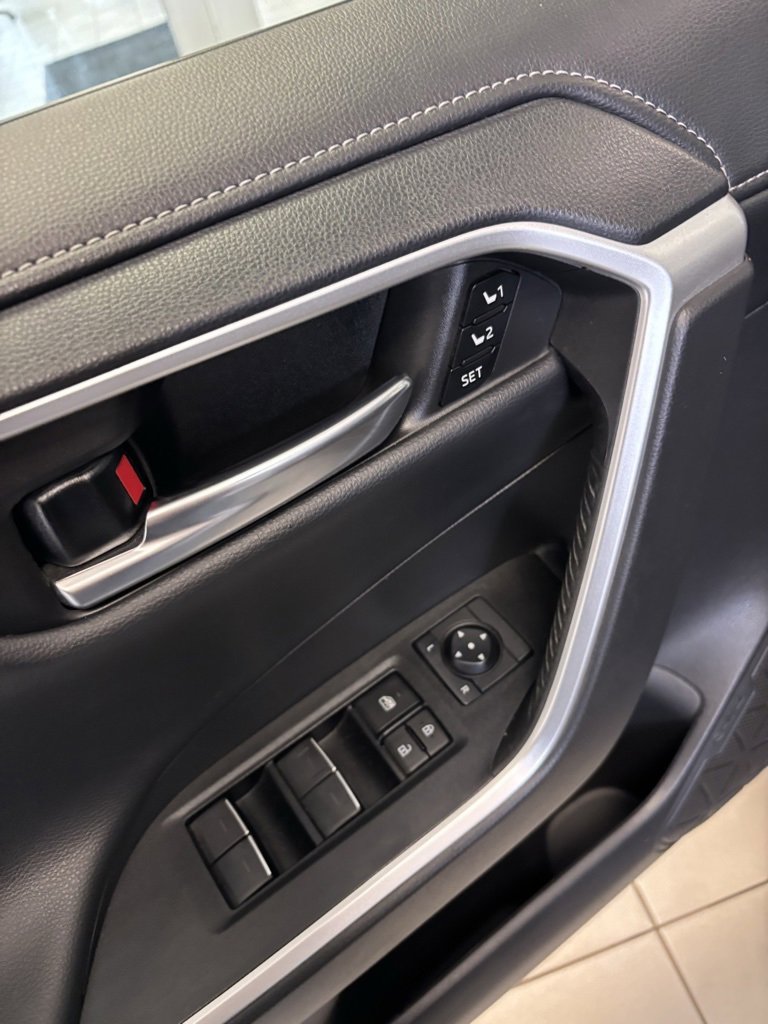 2023 Toyota RAV4 Hybrid Limited photo 7