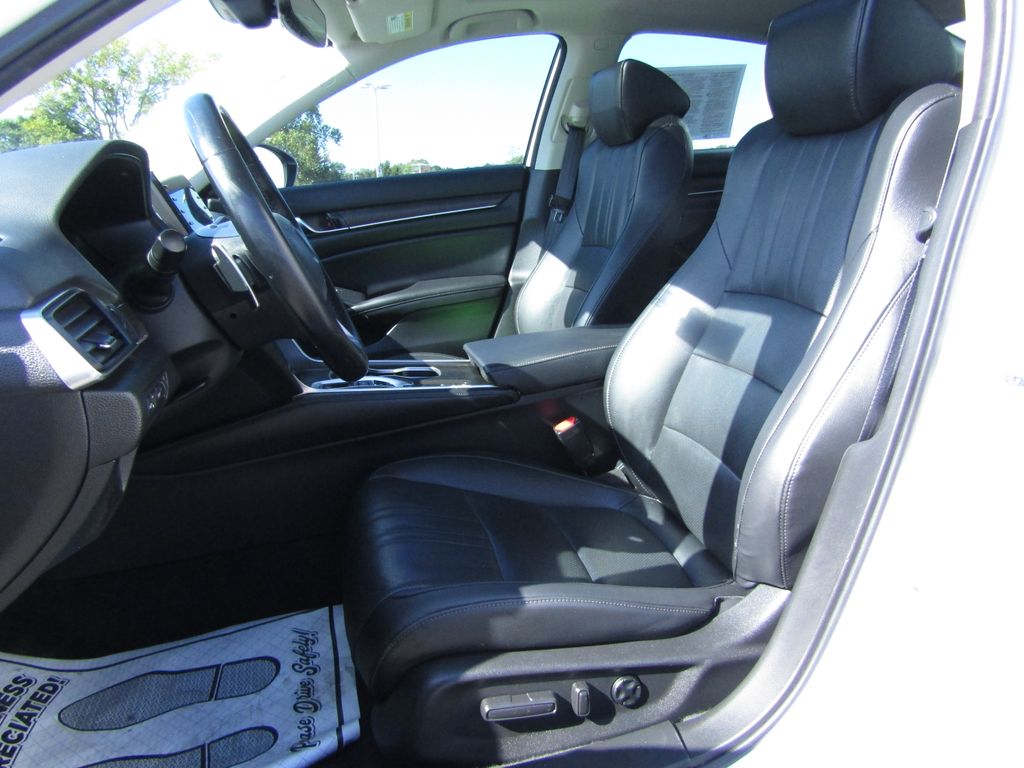 2022 Honda Accord Hybrid Touring photo 4