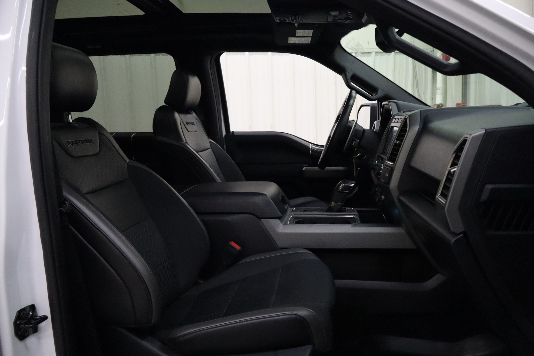 2020 Ford F-150 Raptor photo 27