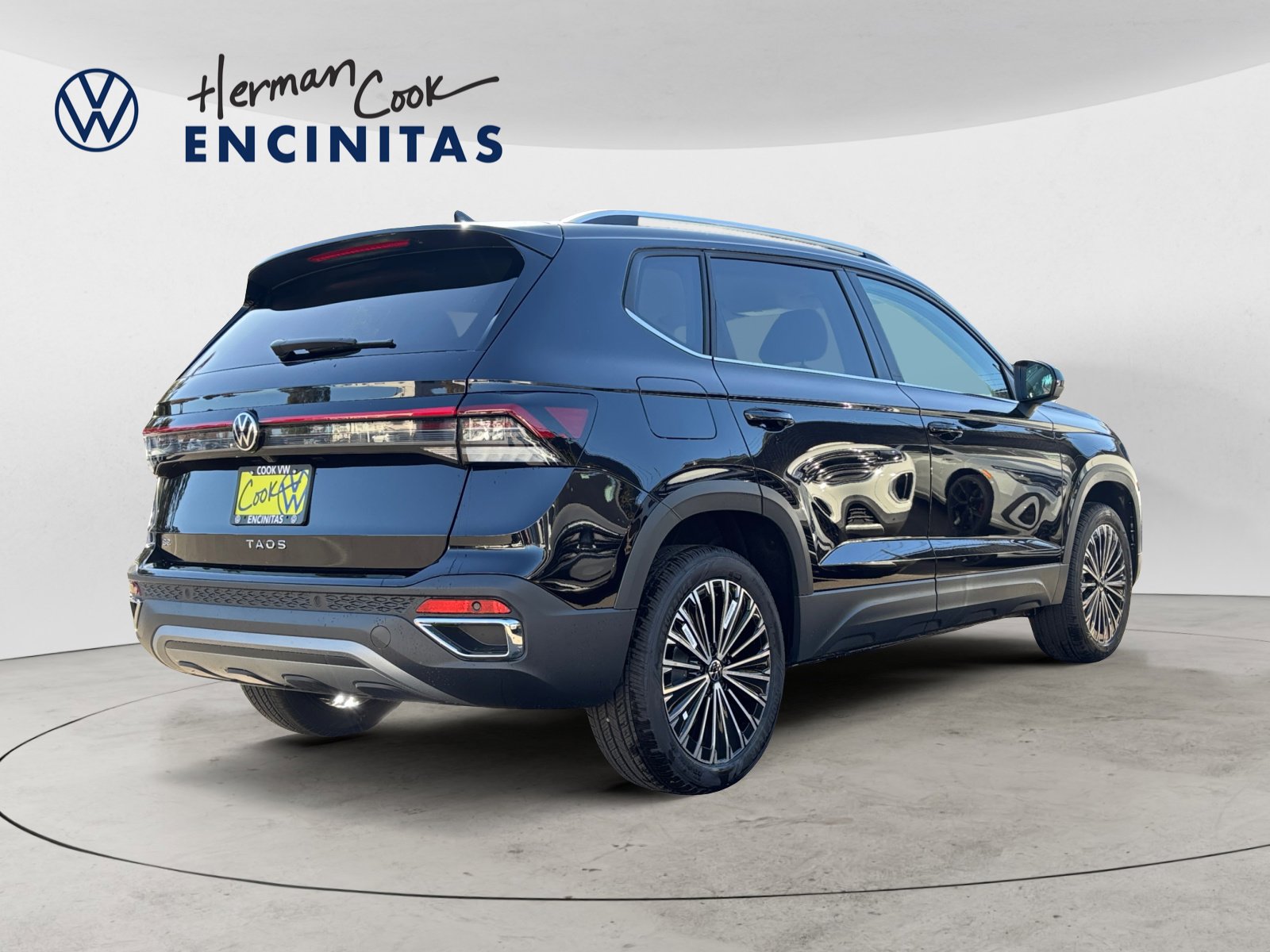 2025 Volkswagen Taos SE photo 5