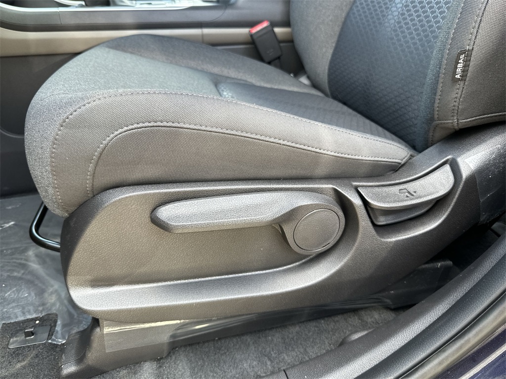 2025 Kia Carnival LX photo 4