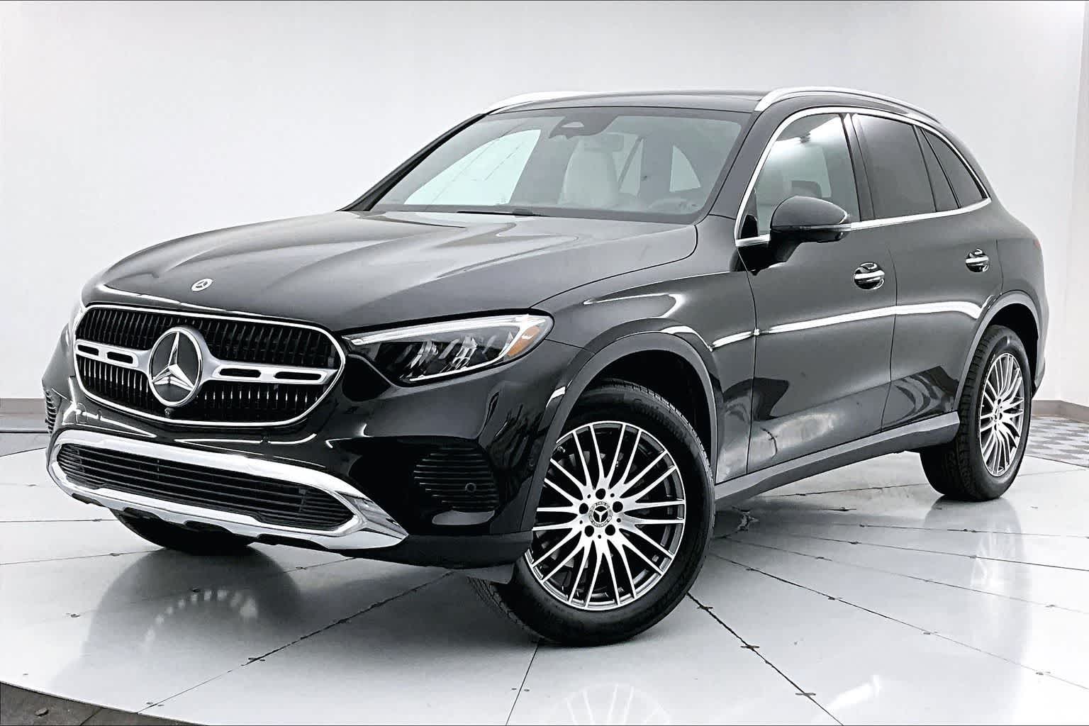 2026 Mercedes-Benz GLC Base's photo