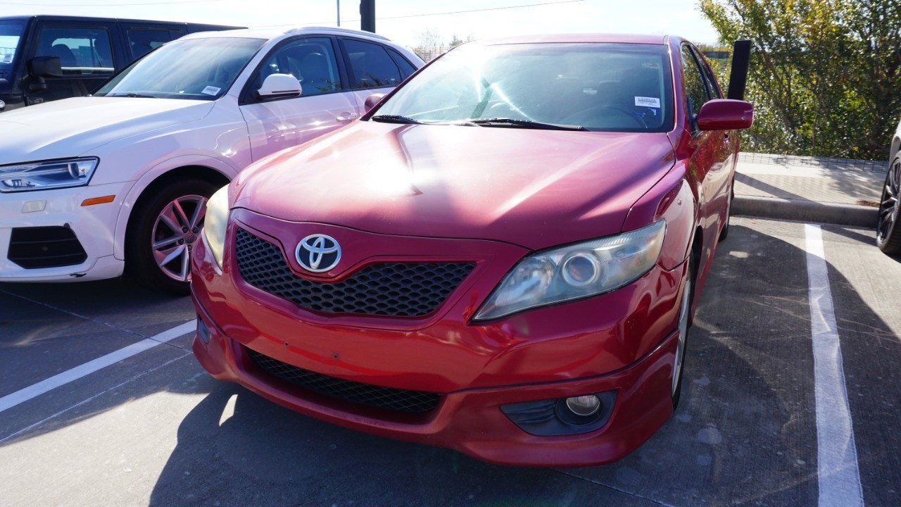2011 Toyota Camry SE's photo