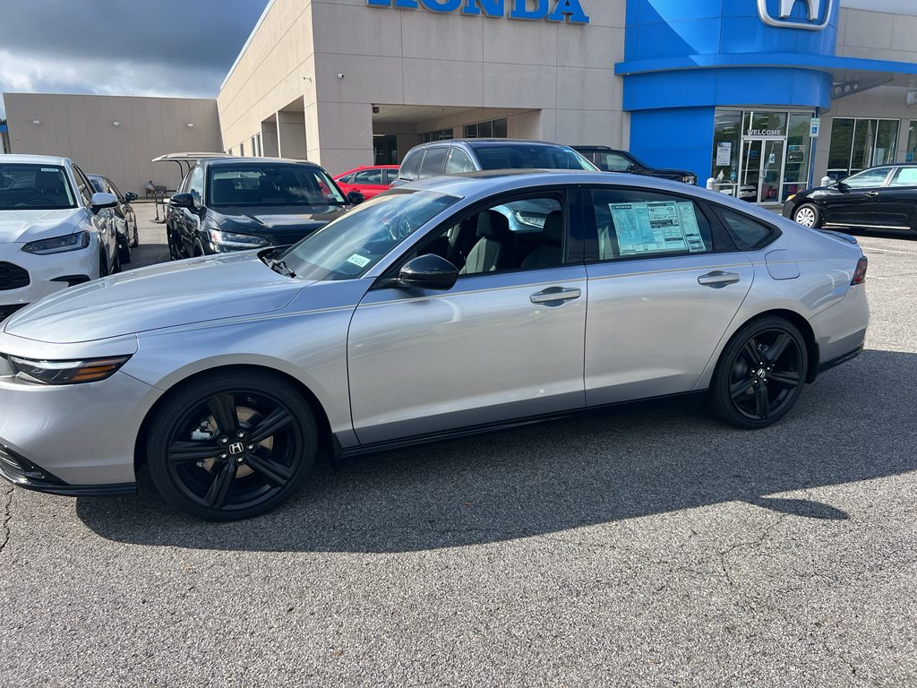 2025 Honda Accord Hybrid Sport-L photo 2