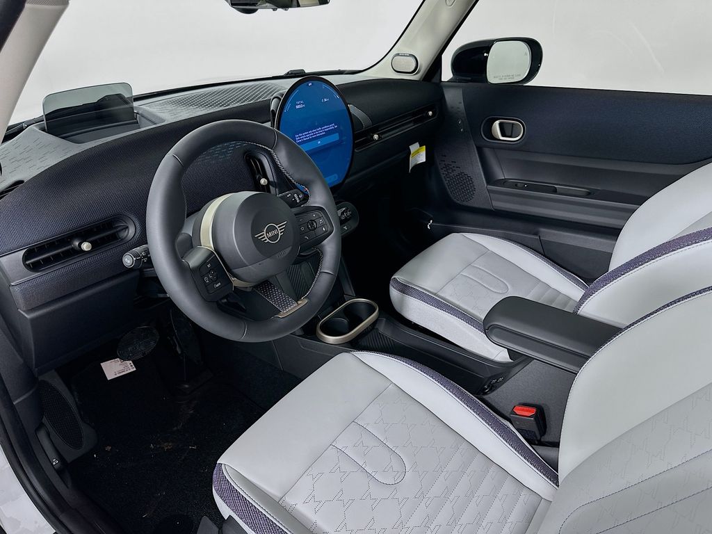 New 2025 White MINI Iconic image 9