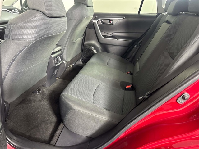 2022 Toyota RAV4 LE photo 9