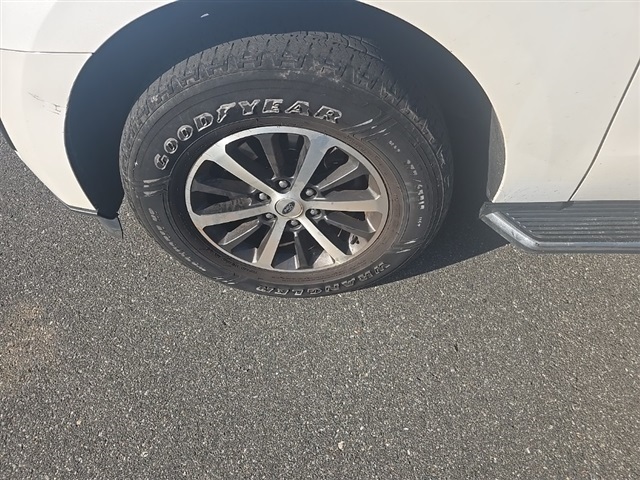 2019 Ford Expedition MAX XLT photo 16