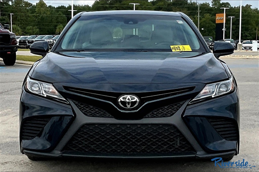 2018 Toyota Camry LE photo 2