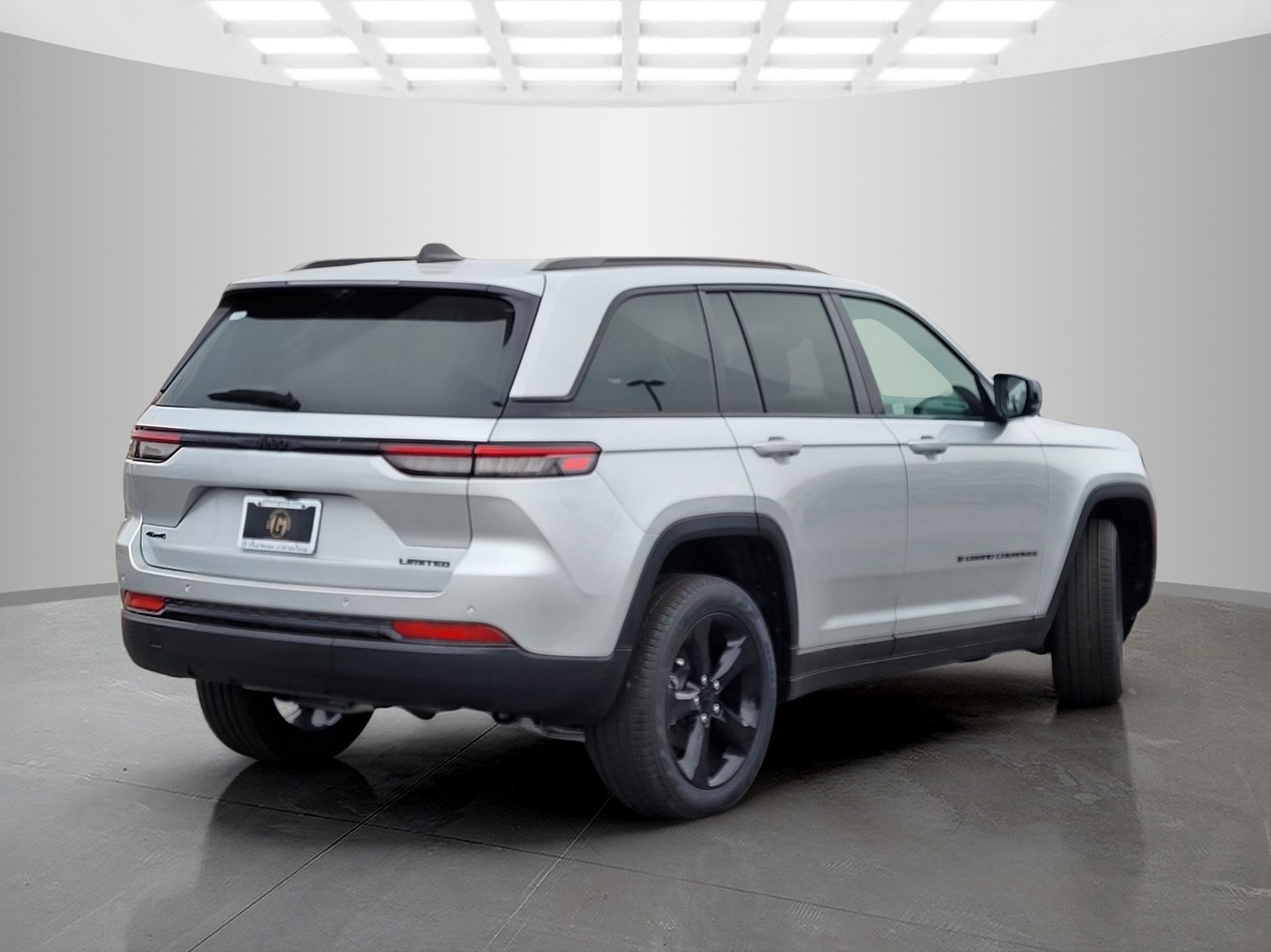 2025 Jeep Grand Cherokee Limited photo 3