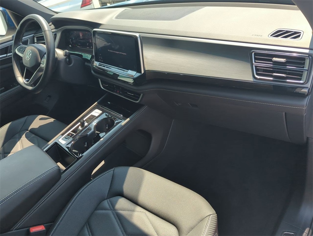 2025 Volkswagen Atlas Cross Sport SEL R-Line photo 22