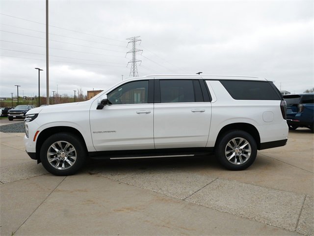 2025 Chevrolet Suburban Premier photo 3