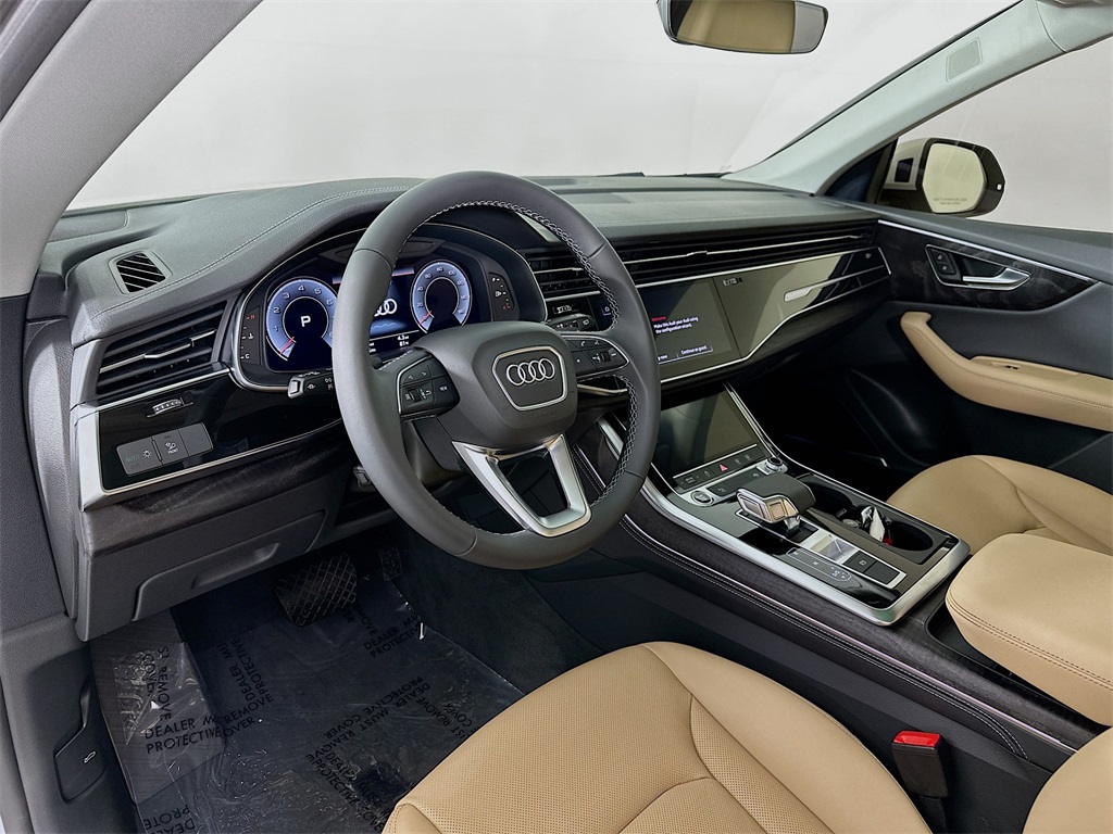 2025 Audi Q8 55 Premium Plus photo 9