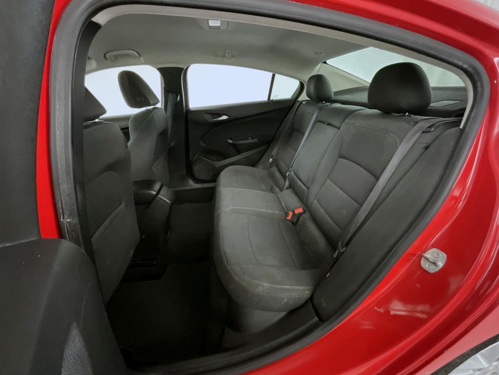 2016 Chevrolet Cruze LT photo 17