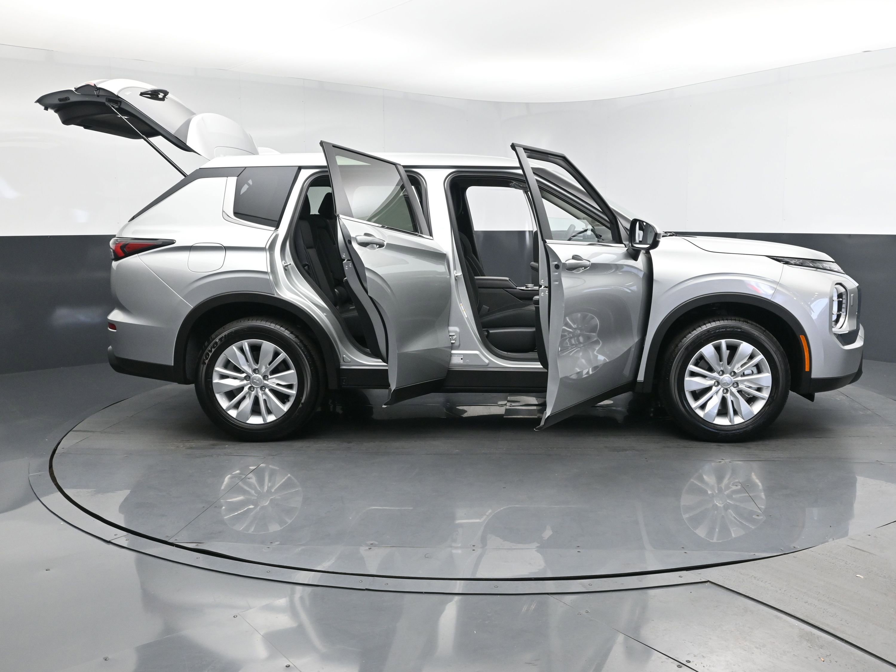 2025 Mitsubishi Outlander ES photo 27