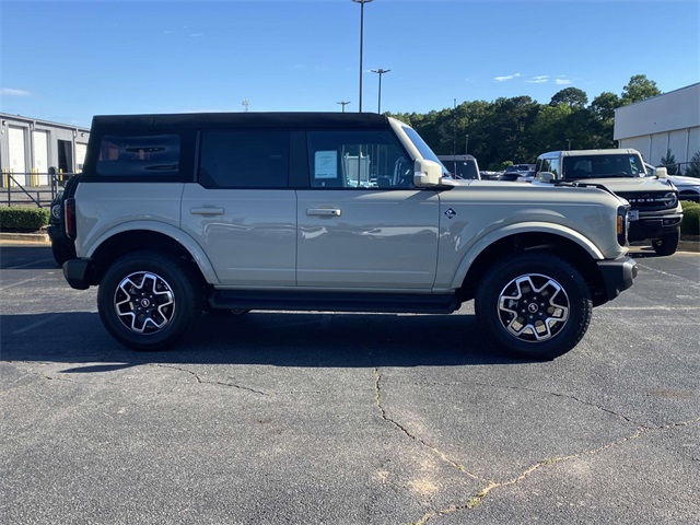 2025 Ford Bronco Outer Banks photo 2