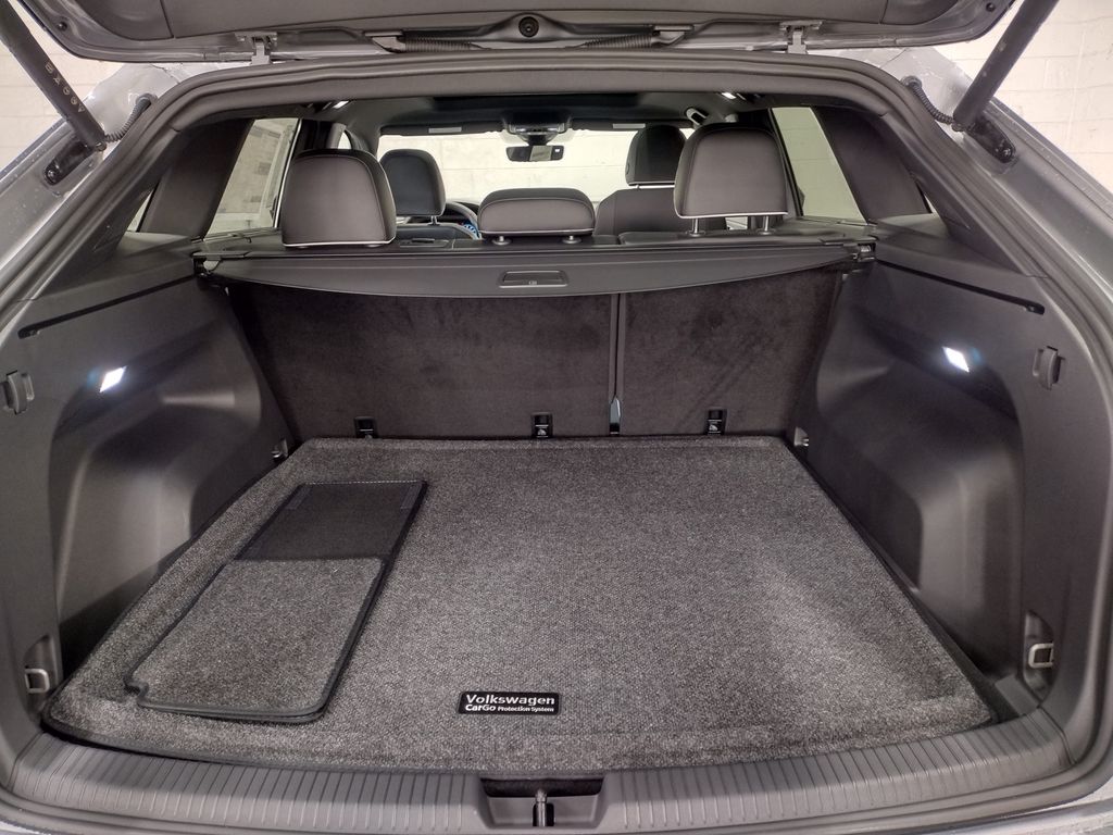 2026 Volkswagen Atlas Cross Sport SEL Premium R-Line photo 13