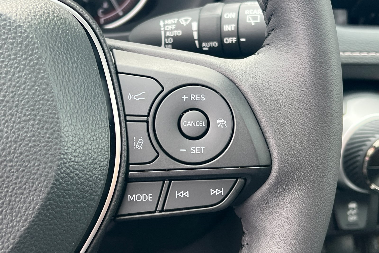 2025 Toyota RAV4 XLE Premium photo 27