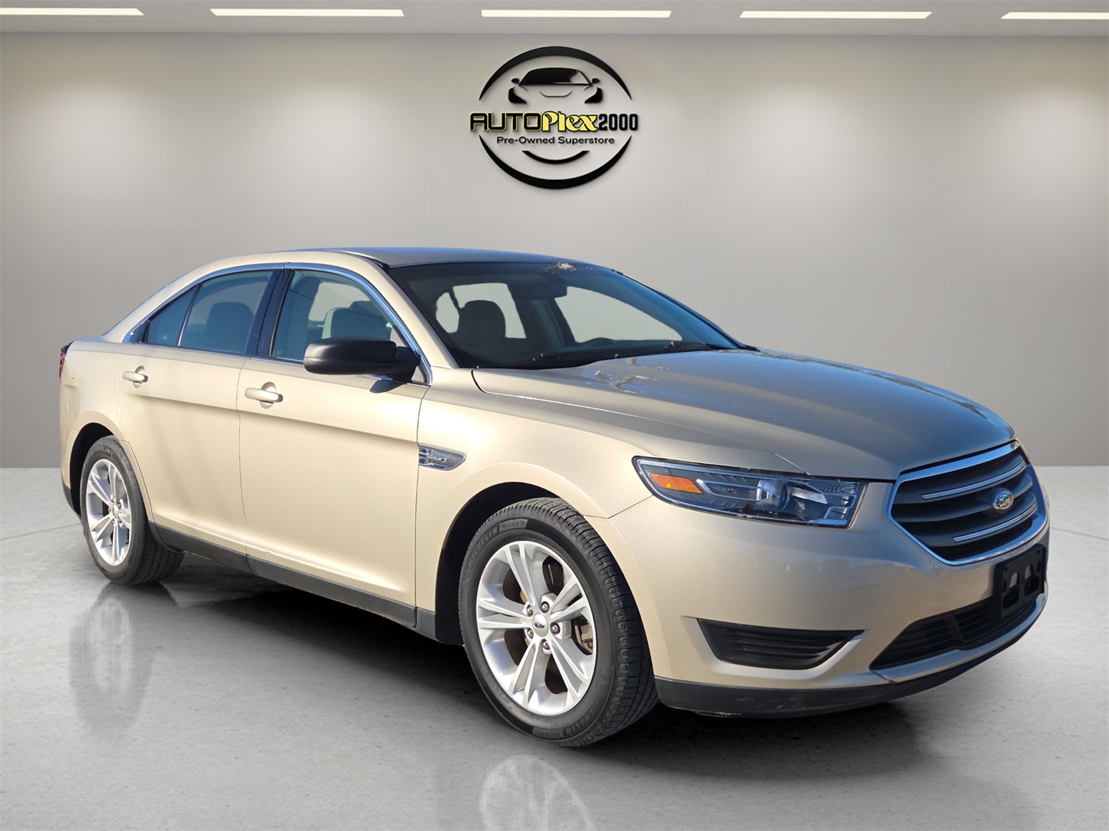 2018 Ford Taurus SE's photo