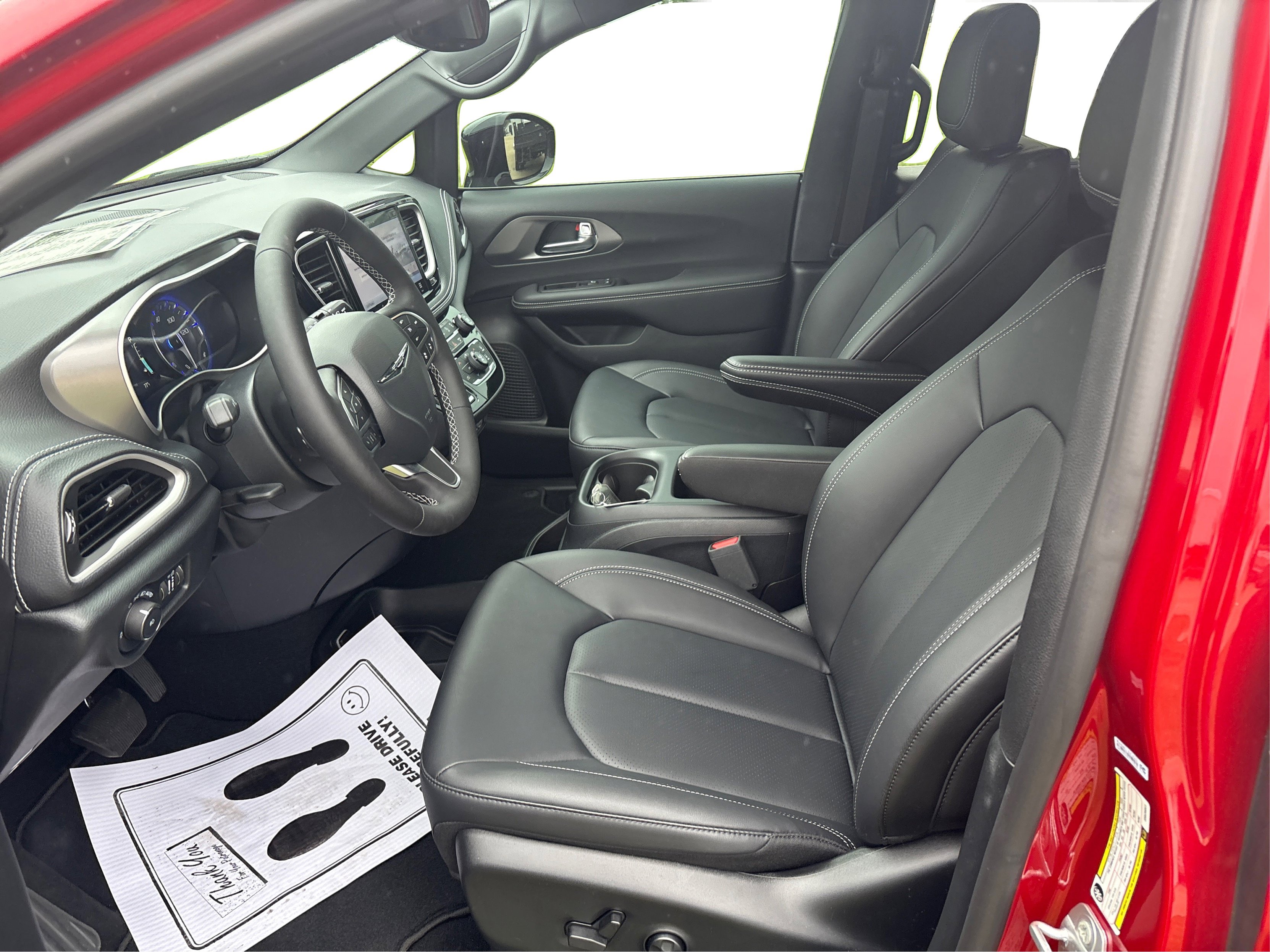 2025 Chrysler Pacifica photo 9