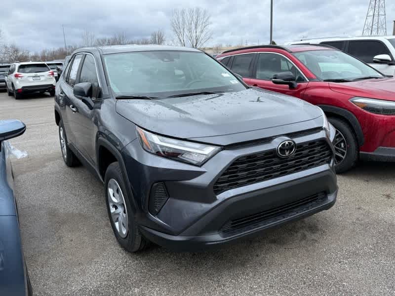 2025 Toyota RAV4 LE's photo