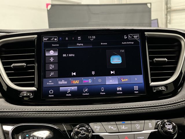 2025 Chrysler Pacifica photo 17