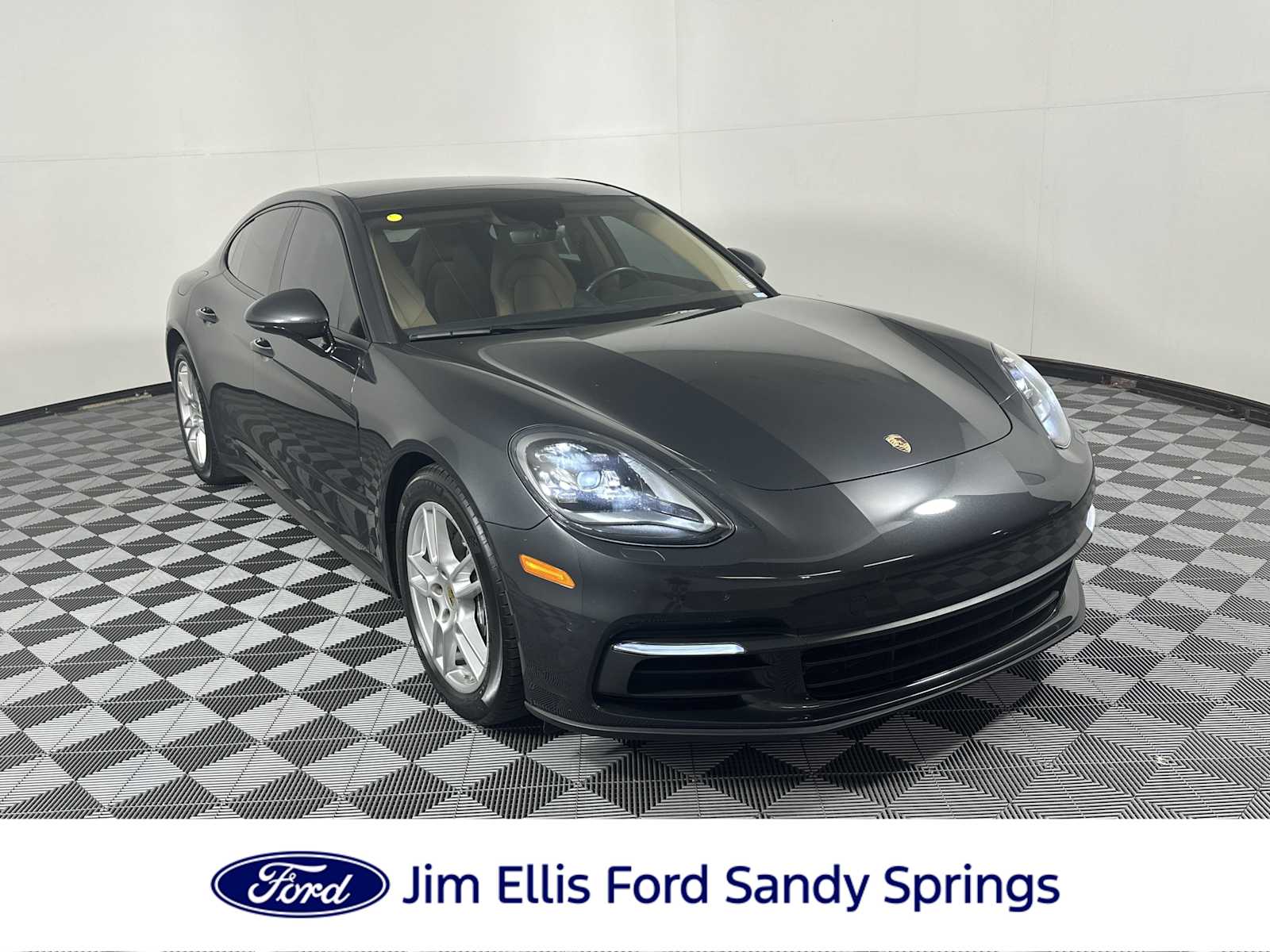 2018 Porsche Panamera 4's photo