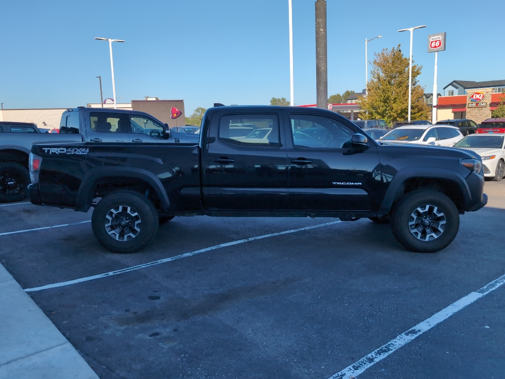 2021 Toyota Tacoma TRD photo 3