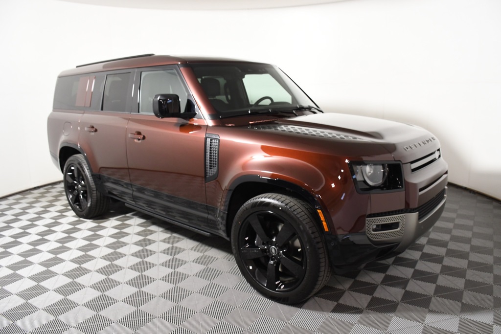 2025 Land Rover Defender 130 X-Dynamic SE photo 8