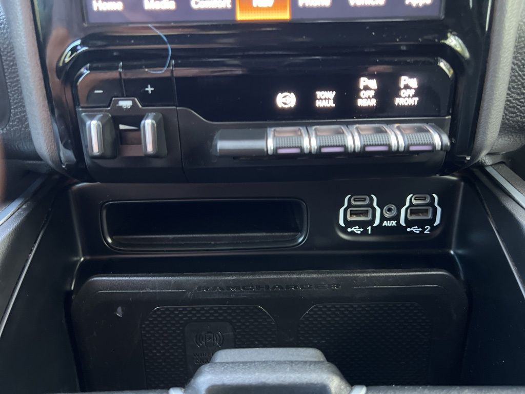 2024 Ram 3500 Laramie photo 24