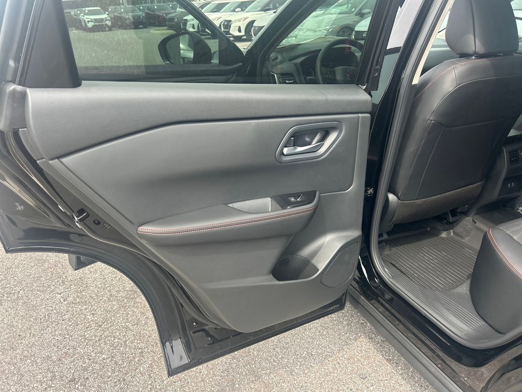 2026 Nissan Rogue SV photo 19