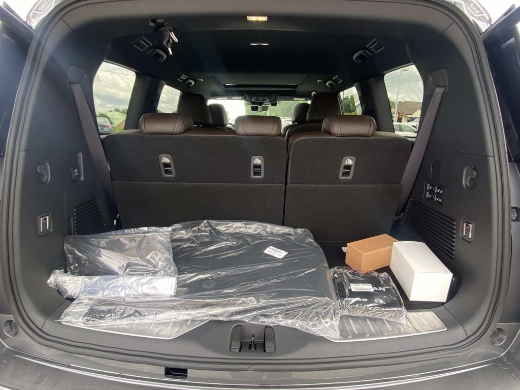 2025 Nissan Armada Platinum photo 7