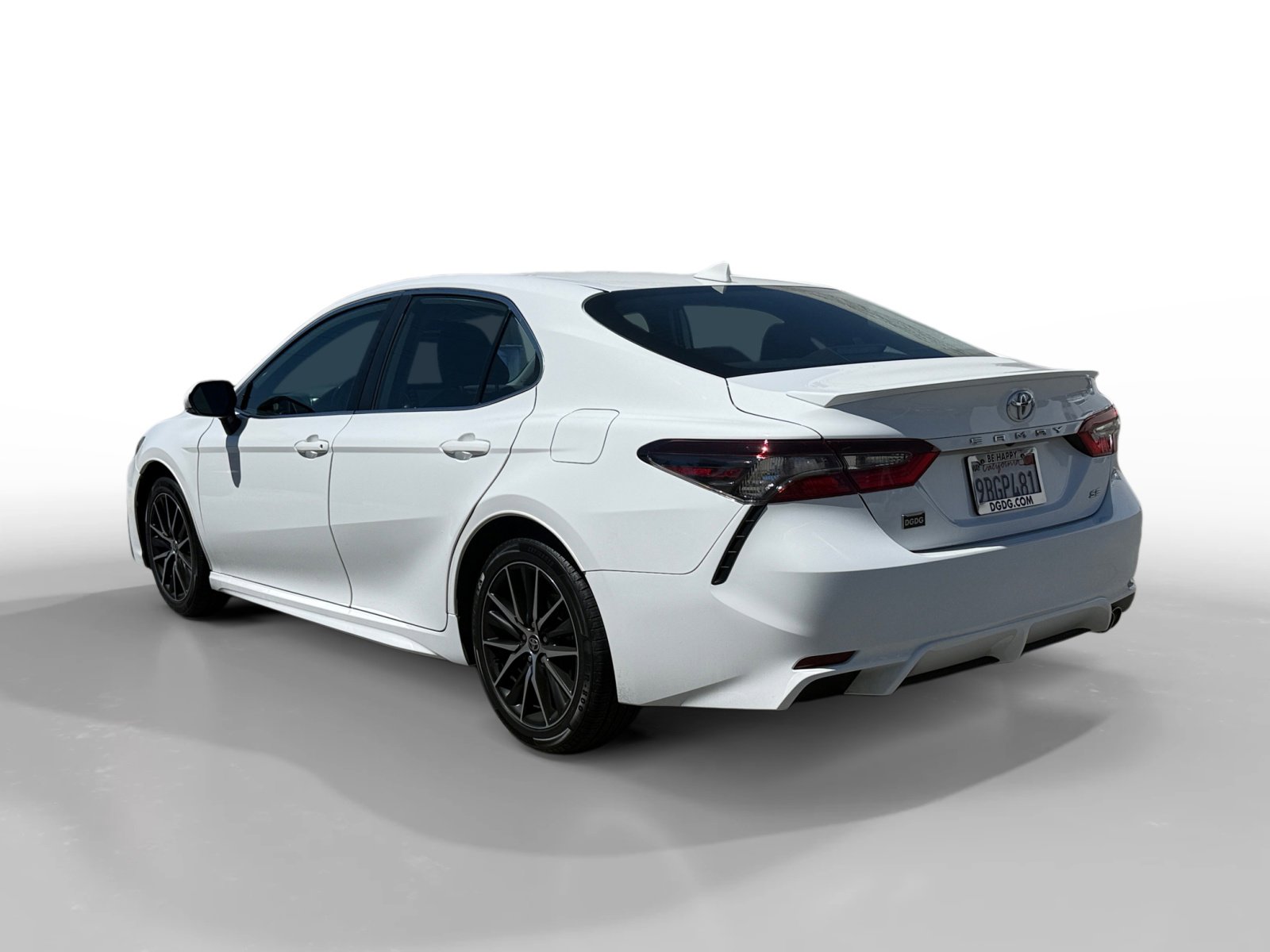 2022 Toyota Camry SE photo 3