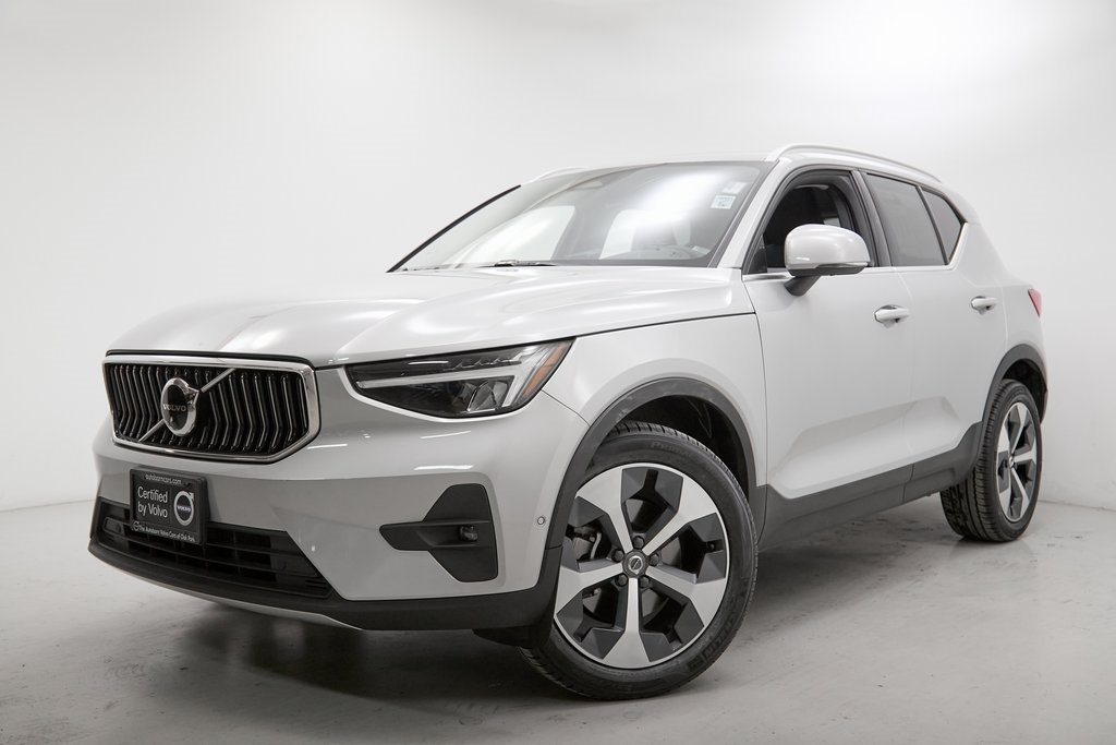 2023 VOLVO XC40 - Image 1