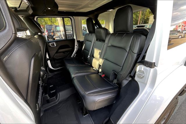 2025 Jeep Wrangler Sahara photo 10