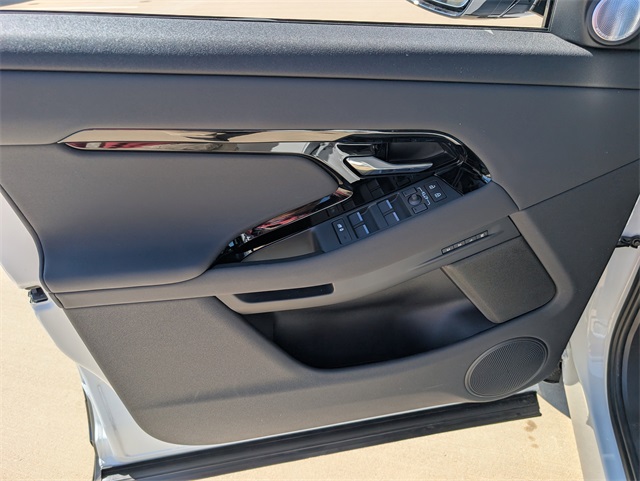 2026 Land Rover Range Rover Evoque Dynamic SE photo 9