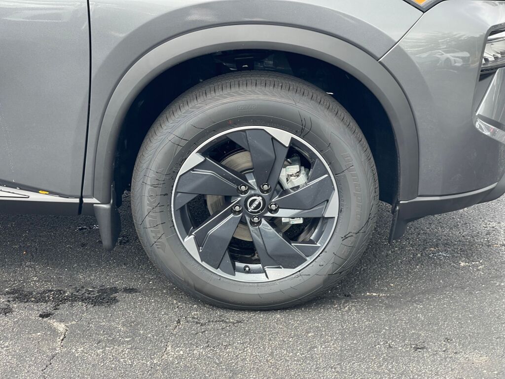 2026 Nissan Rogue SV photo 17