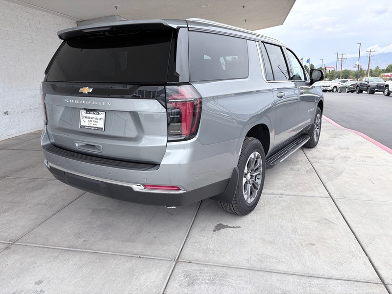 2025 Chevrolet Suburban LS photo 2