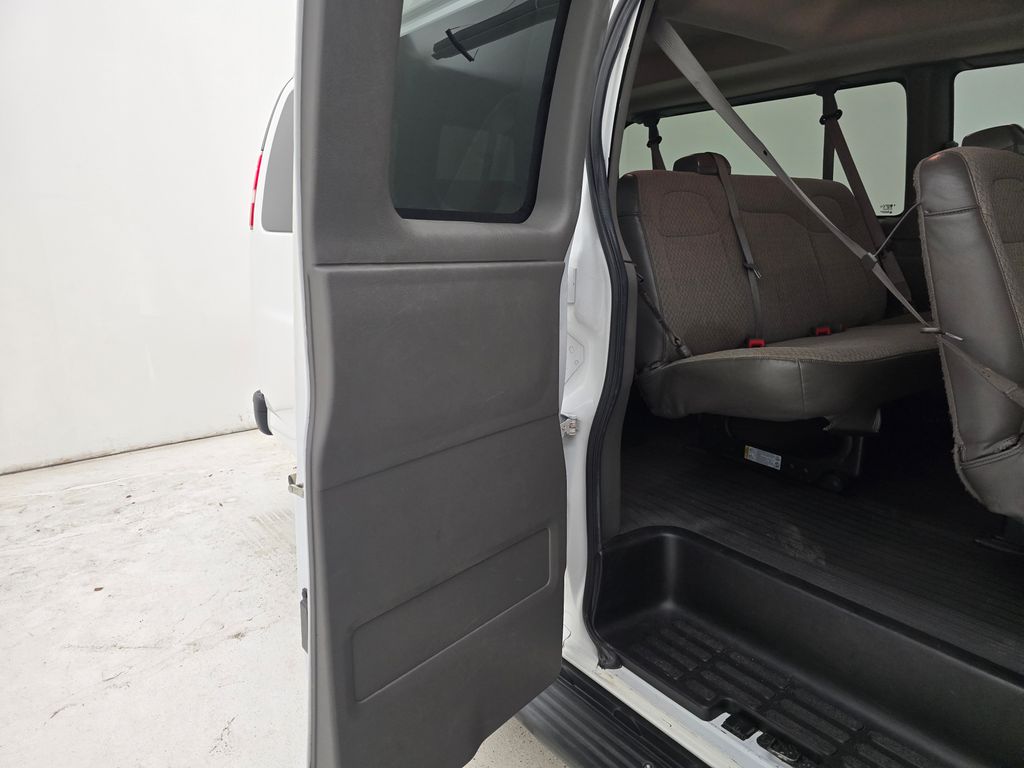 2022 Chevrolet Express 3500 LS photo 33