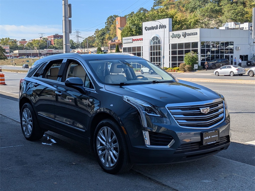 2019 Cadillac XT5 Luxury photo 2