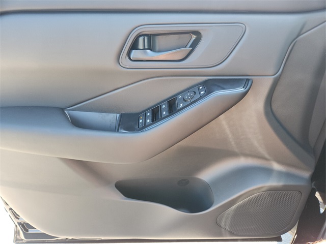 2026 Nissan Rogue S photo 17