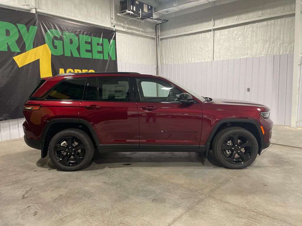 2025 Jeep Grand Cherokee Altitude X photo 3