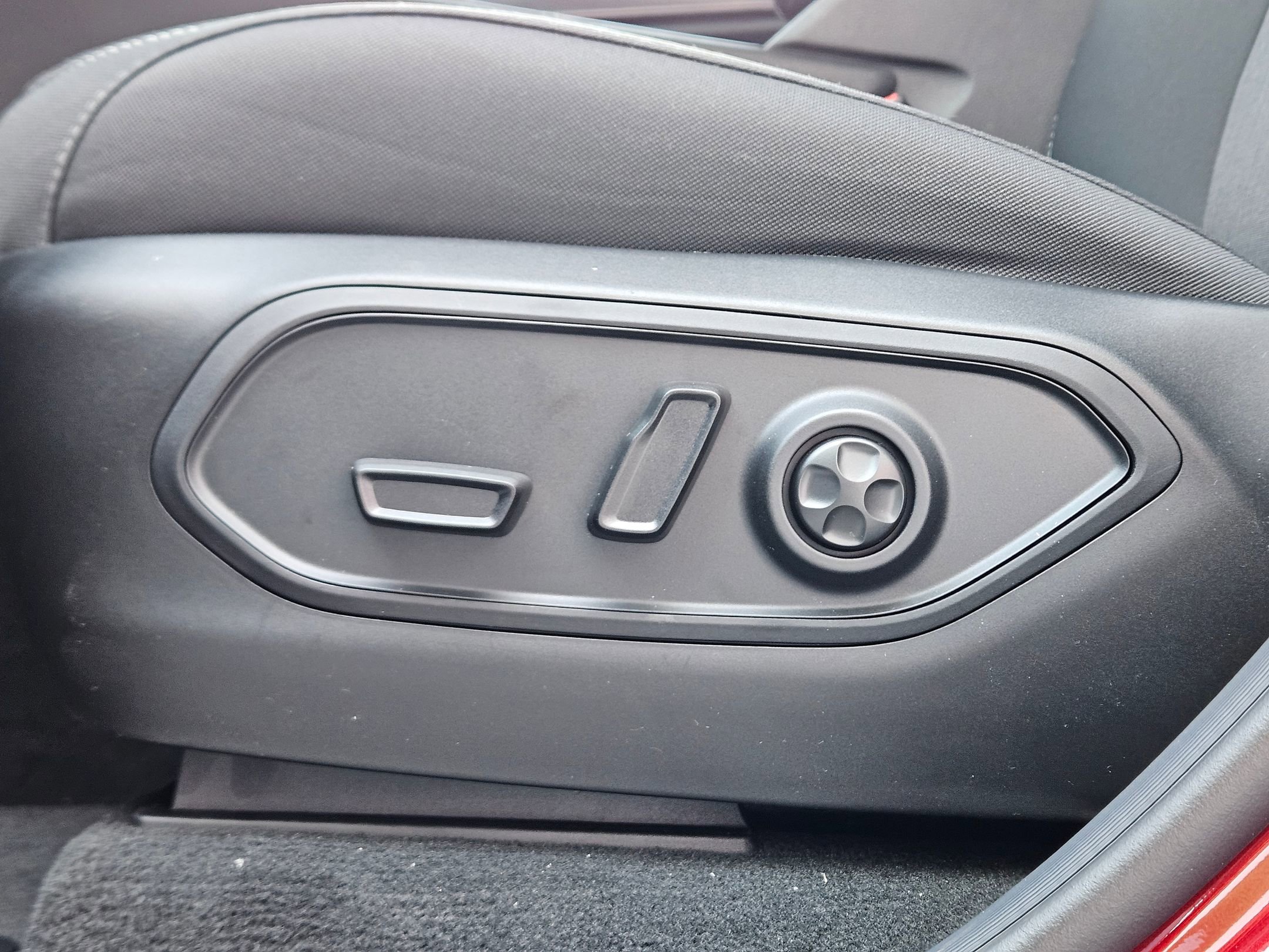 2025 Jeep Grand Cherokee Laredo Altitude photo 19