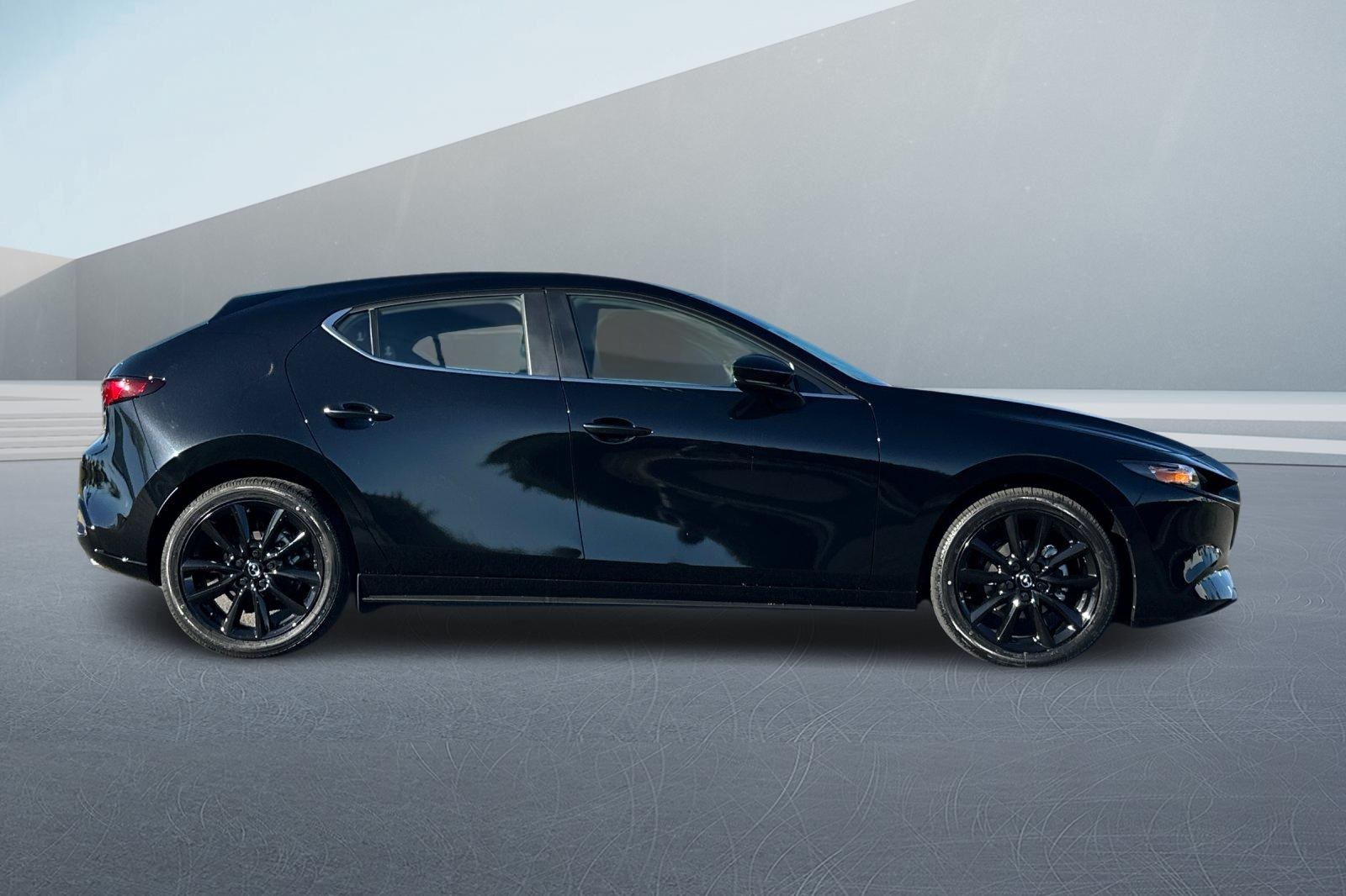 2025 Mazda Mazda3 Hatchback 2.5 Select Sport photo 2