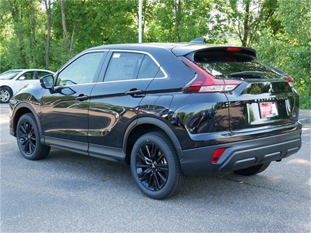 2025 Mitsubishi Eclipse Cross LE photo 2